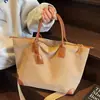 Bolsa Tote Retrô de Grande Capacidade Feminina 2025 Nova Bolsa Transversal de Verão Tendência de Moda Casual Textura Bolsa de Ombro