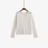 Suéter fino de punto liso, versátil, con cuello en V para mujeres de talla grande, colección otoño 2026, corte ajustado y favorecedor, top base para mujer 23328