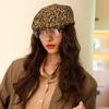 Otoño e Invierno 2024 Nuevo Spice Girls Nicho Personalizado Moda Boina de Leopardo Estilo Coreano Estilo Hong Kong Retro Combinable Gorra Hacia Delante