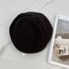 Chapéu Retro Americano Streetwear Moda Outono Inverno Novo para Homens e Mulheres Boina de Veludo Versátil que Valoriza o Rosto Chapéu Pequeno com Aba
