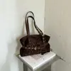 Bolsa feminina de camurça 2026 novo modelo de outono, bolsa tote executiva Maillard de alta qualidade, bolsa de ombro de grande capacidade