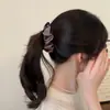 Exquisito y de Moda Pinza de Plátano de Satén Fruncido para Mujer Estilo Coreano Color Sólido Estilo Suave Pinza para el Cabello Pinza para Cola de Caballo en la Parte Posterior de la Cabeza