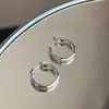 Pendientes de Aro Lisos con Pasador de Plata 925 para Mujer 2025 Nuevo Popular Diseño de Nicho Pendientes de Gama Alta Pendientes de Lujo Accesible