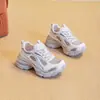 Zapatos de papá transpirables versátiles de estilo mecánico retro, que aumentan la altura, nuevos zapatos deportivos casuales cómodos para el otoño de 2026