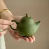 Tetera Pequeña de Cerámica Verde Estilo Dinastías Tang y Song con Incrustaciones Doradas, Juego de Té de Cerámica Estilo Antiguo para Uso Doméstico, Tetera con Forma de Calabaza con Filtro de Agujero de Bola para Preparar Té