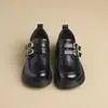 Mocassins de sola grossa estilo britânico para aumentar a altura para mulheres, novo modelo outono 2026, sapatos slip-on de couro macio com saltos grossos, sapatos pequenos de couro JK