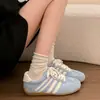 Zapatillas de entrenamiento alemanas para mujer de moda estilo francés, nueva colección otoño 2026, suela plana retro, ligeras, finas, zapatillas blancas casual versátiles