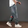 Nuevos jeans rotos de primavera y otoño para hombres a la moda, estilo Hong Kong, elegantes y únicos, estilo callejero, de nicho, pantalones versátiles de pierna recta hasta el suelo