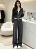 Conjunto esportivo de estilo casual para mulheres, nova moda outono e inverno, jaqueta moletom com capuz, conjunto de duas peças com calça de cintura alta com cordão e perna larga
