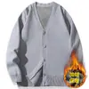 Nueva colección Otoño/Invierno 2026: chaqueta suéter de punto para hombre con cuello en V, a la moda y moderna, chaqueta de punto gruesa con forro de polar