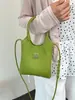 Bolso de Mano Versátil de Color Sólido para Mujer, Estilo Nuevo con un Toque de Lujo, Moderno, Sencillo, Casual, Bolso de Hombro para el Trabajo, Transfronterizo