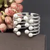 Fabricantes de Yiwu joias exageradas europeias e americanas novas joias liga de alta qualidade leque simétrico pulseira de pérola feminina