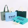 Bolsa de mano no tejida en stock de fábrica tienda de ropa de moda impresión de LOGO película impresión a color Bolsa de embalaje de regalo bancario