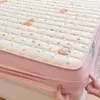 Sábana acolchada impermeable nueva 2026, protector de colchón impermeable de una pieza, juego de tres piezas, adecuado para todas las estaciones