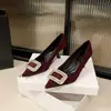 Salto Alto Feminino 2026 Novo Estilo Fivela Quadrada com Strass Camurça Bico Fino Boca Rasa Salto Agulha Sapatos de Salto Único Sola Macia Confortável