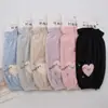 Outono e Inverno Novo Estilo Feminino Comprimento Médio Bordado Coelho Fofo Veludo Anti-Manchas Quente Protetores de Manga Venda por Atacado Yiwu