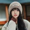 Gorro de Lana Estilo Holgado Perezoso Cabeza Grande Combinación Perfecta para Mostrar la Cara Pequeña Otoño e Invierno Cálido Gorro Protector para las Orejas Gorro de Punto de Moda