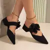Zapatos Mule de Punta Fina Europeos y Americanos Transfronterizos Nuevo Estilo Sin Espalda Flor Tacón Grueso Sandalias de Punta Cerrada Calzado para Exteriores Talla Grande Tacón Medio Zapatos de Comercio Exterior
