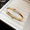 Pulsera Geométrica de Bambú con Circonita de Lujo Europea y Americana, Pulsera de Lujo Ligero de Gama Alta, Nuevo Modelo 2026, Joyería de Mano Exquisita y Versátil para Mujeres