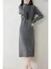 Nuevo Vestido de Punto de Lana Pura con Cuello Redondo Medio Alto de Manga Larga Suelto de Color Sólido Elegante Largo para Mujer Otoño e Invierno 2026