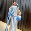 Chaveiro de tênis com carinha sorridente colorida, pingente de borla com carinha sorridente para mochila escolar, chaveiro de carro esportivo, pequeno presente no atacado