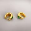 Moda Nova Japonesa e Coreana Fivela de Orelha Pequena de Zircônia Vermelha e Verde Inlaid Luxo Leve Brincos Banhados a Ouro Elegantes Brincos Atacado