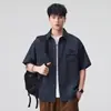 Ropa para Hombre Xintang Camisa holgada de manga corta, corte amplio estilo americano, versátil y transpirable, con bolsillo en el pecho y parche con logo, chaqueta de lino