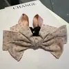 Pinza para Coleta con Lazo Floral Estilo Francés, Tela Rosa Suave, Elegante Herramienta de Peinado, Accesorio de Cabello Versátil y Femenino