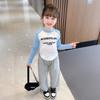 Camiseta Infantil Curta Slim com Letra 2026 Nova Coleção Primavera e Outono Estilo Coreano Versátil Casual Top