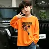 Camiseta casual para crianças mais velhas, top versátil, estilo celebridade da internet da moda, novo modelo primavera/outono, design de desenho animado legal e estiloso, manga longa de algodão puro para meninos