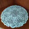 Toalha de mesa bordada em rede Porta-copos bordado em renda Fio de algodão textura macia Redondo retrô Adereços de exibição de fotos