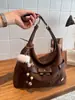 Moda de moda Versátil Gran capacidad Bolso de hombro Bolsos de alta gama Bolso de mano para el trabajo Bolso cruzado único de nicho elegante