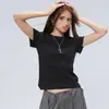 Han Yi Qi 2025 Ajuste Delgado Estilo Retro Americano Cuello Redondo Color Sólido Manga Corta Camiseta Casual Versátil