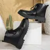 Botas Individuales Nuevas Otoño/Invierno 2025 Más Terciopelo Moda Estilo Británico Botines Cortos Zapatos Adelgazantes Tendencia ins Botas Martin Mujer Versátil