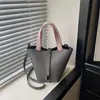 Bolso cubo, diseño de nicho, bolso de mano para mujer, estilo de alta gama, bolso tote pequeño, bolso cruzado de moda para el día a día, bolso texturizado, bolso para mujer