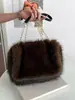Bolsa Fofa Outono Inverno Feminina 2026 Nova Grande Capacidade Bolsa de Mão de Pelúcia Bolsa de Ombro Casual de Alta Qualidade Bolsa de Axila Transfronteiriça