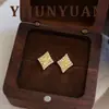 Pendientes de Rombos de Circonita Micro-Pavimentados Hielo Triturado, Moda, Simples y Exquisitos, Pendientes Pequeños y Versátiles de Lujo Ligero de Nicho de Gama Alta
