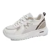 Zapatos de papá versátiles de estilo coreano con suela gruesa, nuevo modelo otoño 2026, zapatillas deportivas de malla transpirable para mujer, zapatillas casuales para correr que aumentan la altura