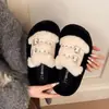 Pantuflas de Piel para Mujer con Doble Hebilla Decorativa y Suela Gruesa 2026 Otoño/Invierno Estilo Casual Diseño Simple Sentido Coreano Pantuflas Casuales