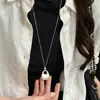 Collar con colgante redondo de metal plisado minimalista estilo coreano para mujer, diseño único, exquisito y moderno, cadena versátil para suéter para mujer