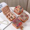 Nueva Caja de Joyería Portátil Retro Transfronteriza, Exquisita Caja de Almacenamiento de Viaje de Cuero Suave para Pendientes, Anillos y Collares, Venta al por Mayor desde el Fabricante