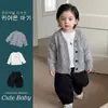Conjunto de estilo universitario para niños: Conjunto de tres piezas simple: chaqueta, pantalón y camiseta de manga larga para niños, ropa de otoño para niños