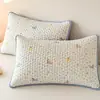 Fundas de almohada acolchadas a cuadros impermeables, juego de dos, nuevo modelo 2026 para uso doméstico, fundas interiores de almohada resistentes al aceite y a la suciedad
