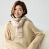 Bufanda de cachemira de encaje hueco de doble capa para mujer, de alta gama, a la moda, cálida, protectora del cuello, calentador de cuello de lana tejido