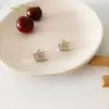 Brincos de Agulha de Prata S925 Estilo Ins Feminino Elegante Lindo Design de Nicho Clipe de Orelha Joias de Luxo Leve Avançado Atacado