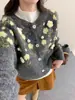 Cardigã macio estilo retrô delicado com bordado de flor 3D para mulheres, corte solto, novo estilo outono e inverno, cardigã de tricô que rejuvenesce