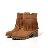 Atacado do fabricante botas western com rebites bico redondo salto grosso botas com franjas sola serrilhada antiderrapante retrô plus size botas femininas de cano médio