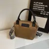 Bolsa Transfronteiriça Feminina 2024 Nova Moda Sensação de Alto Padrão Bolsa de Mão Versátil Bolsa de Tecido para o Dia a Dia Bolsa de Ombro Bolsa Transversal