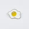Broche de Huevo Escalfado Tomate Lindo Japonés Forma de Comida de Dibujos Animados Insignia Versátil Personalizada Accesorios de Metal Venta al por Mayor