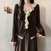 Camisa de terciopelo con volantes de encaje y escote en V estilo francés para talla grande, nuevo diseño 2026, top estilizado y elegante
